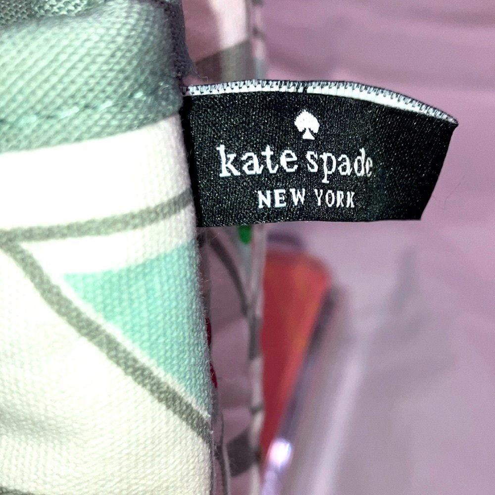 Kate Spade NWT 2 Gray and White Martini Print Oven Mitts - Picture 4 of 9